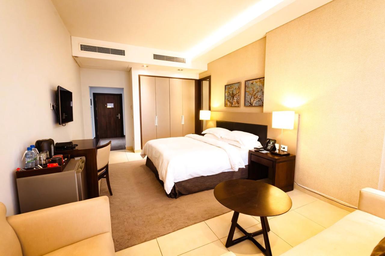 Kin Plaza Arjaan By Rotana Hotell Kinshasa Exteriör bild