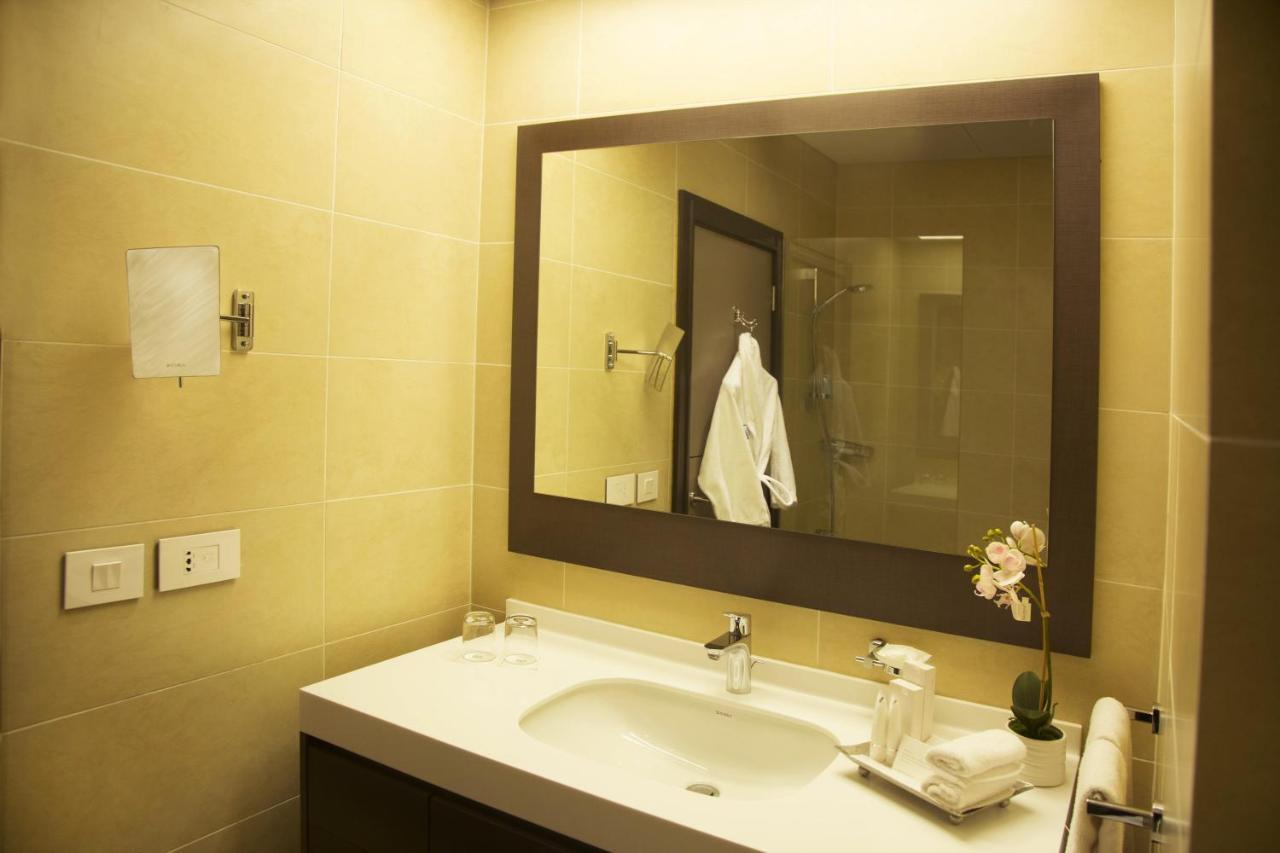 Kin Plaza Arjaan By Rotana Hotell Kinshasa Exteriör bild
