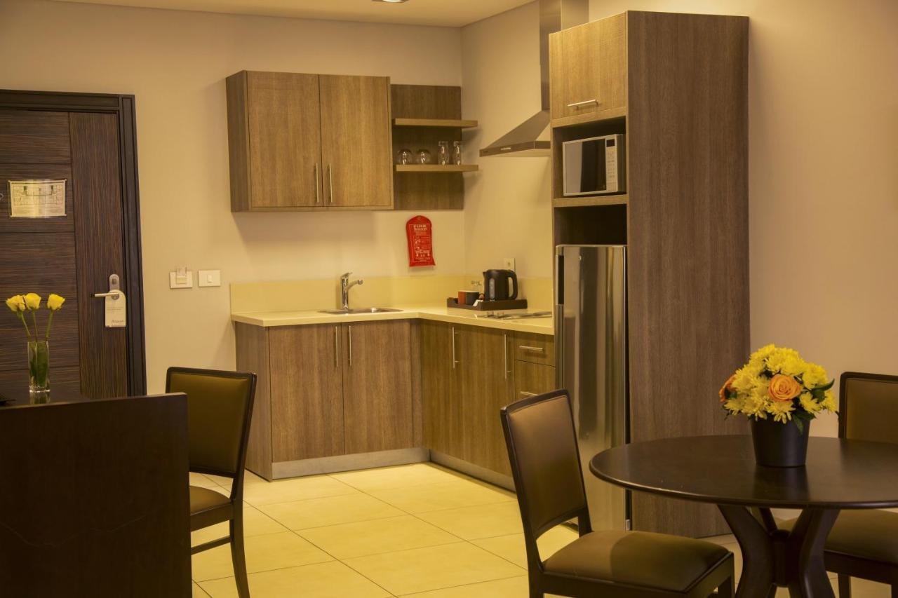 Kin Plaza Arjaan By Rotana Hotell Kinshasa Exteriör bild